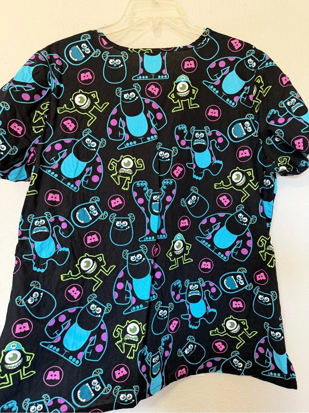 Disney Pixar Monsters Inc Scrub Top Women’s L Sulley Mike Wazowski Cotton.